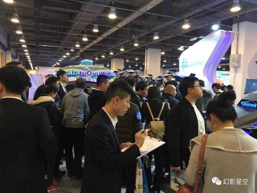 北京CAE展 幻影星空5款VR设备让展会变成春运现场(图2)