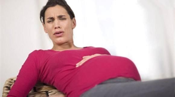 孕妇凌晨在路上产下男婴,临产的征兆有哪些?出