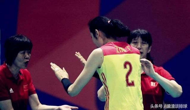 世界女排联赛中国女排VS意大利,赛前降温