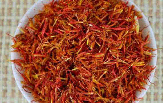 头发很容易油腻,有头螨,所以掉发也比较严重,怎