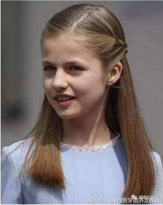 西班牙莱昂诺尔公主参加活动颜值再创新高,中