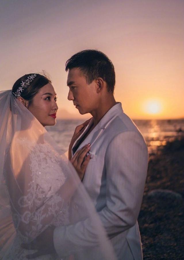 刘畊宏王婉菲婚纱照_王婉菲刘畊宏图片