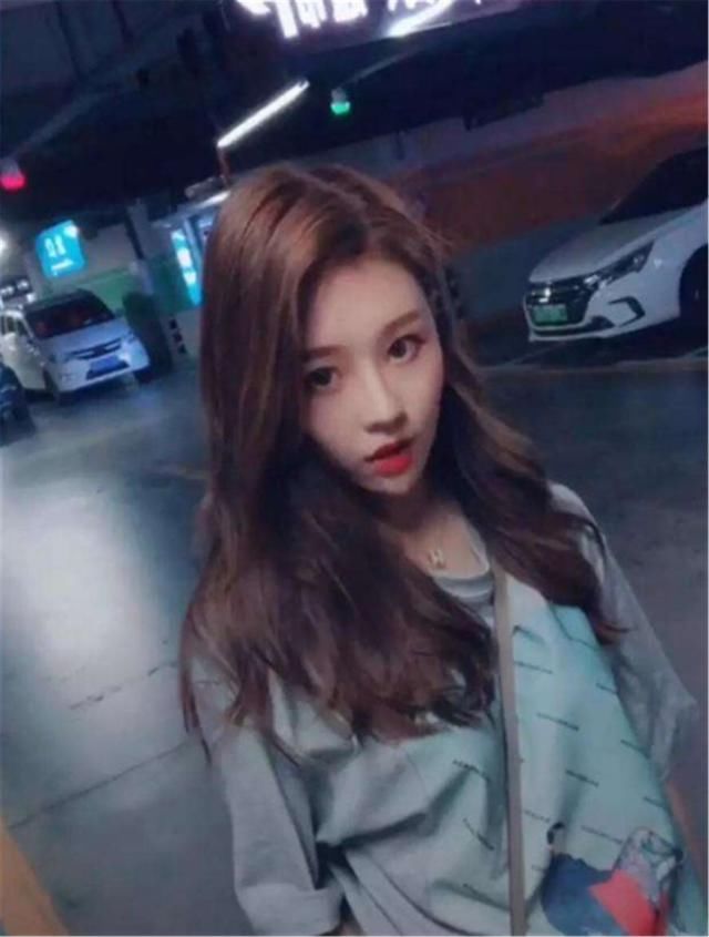 抖音又现劲爆视频,女子游泳不穿衣服,网友:看的