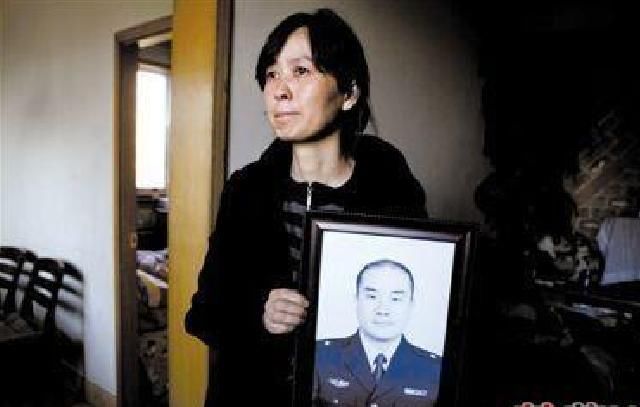 老公去世公公不让我改嫁,他死后邻居说一话,我