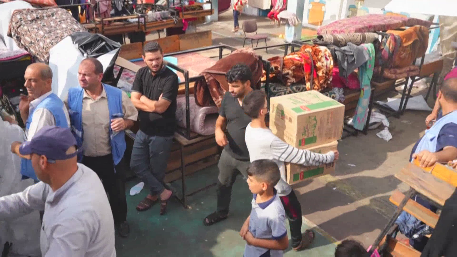 第三批人道救援物资通过拉法口岸进入加沙地带 第三批人道救援物资通过拉法口岸进入加沙地带