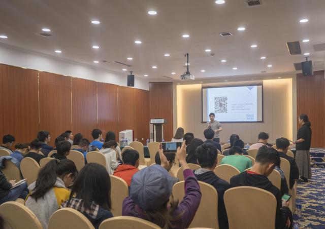 Berkeley计算机教授应邀参加中枢教育研讨会