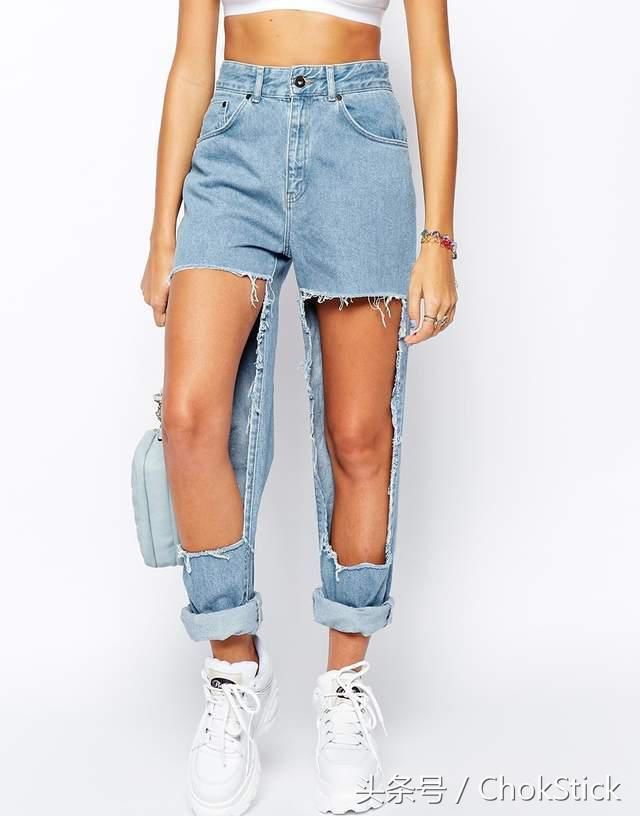 破洞牛仔裤配网袜被玩坏了,现在妹子又开始露