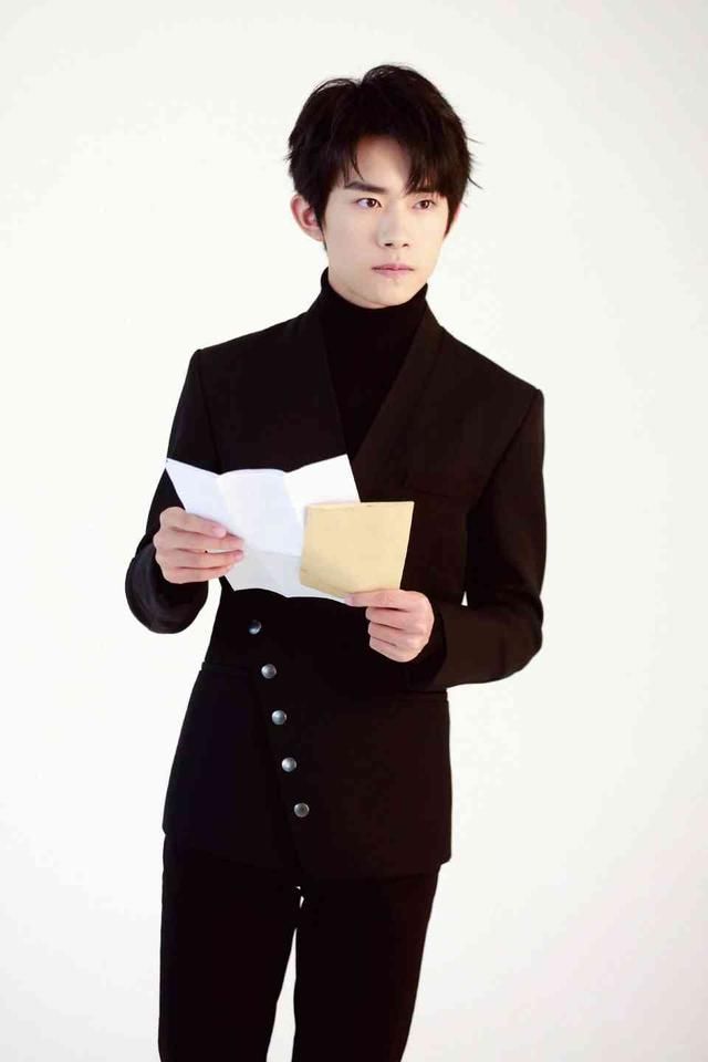 蔡徐坤粉丝抄袭易烊千玺应援曲?粉丝们的处理