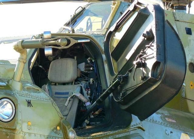 座舱正面玻璃厚50毫米,侧窗玻璃厚35毫