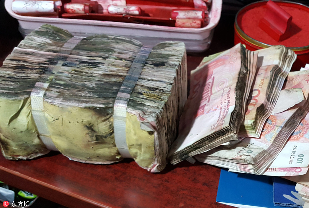 开水洗钱!男子16万现金发霉长毛求助银行(图)