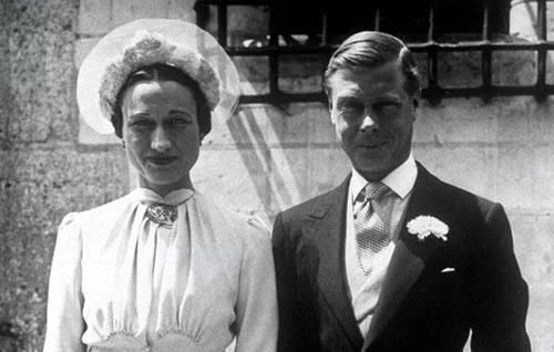 英国历史上唯一一位不爱江山爱美人的国王!