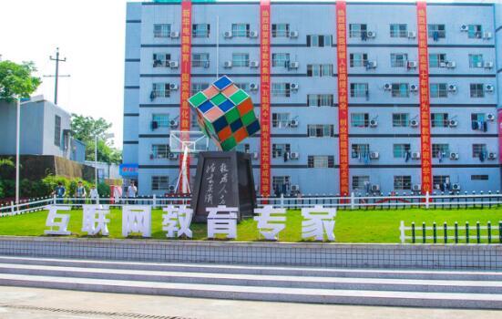 长沙新华电脑学院:高职专科学校学什么好,不lo