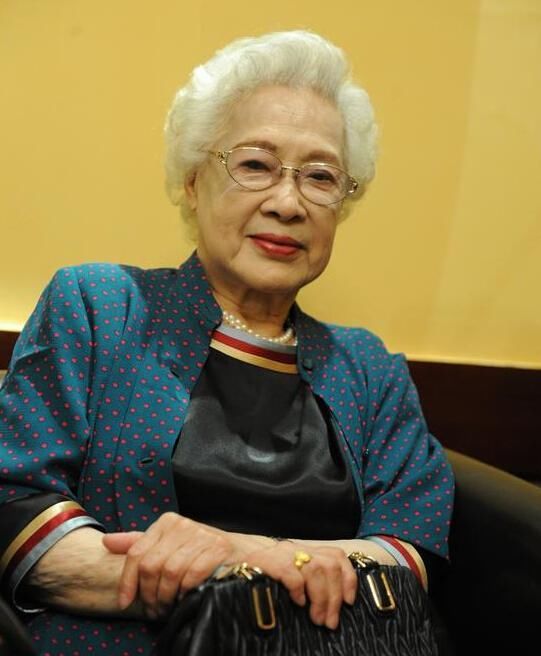 秦怡的一生的事业都发展得很好,但是婚姻路有点坎坷,秦怡经历过几次