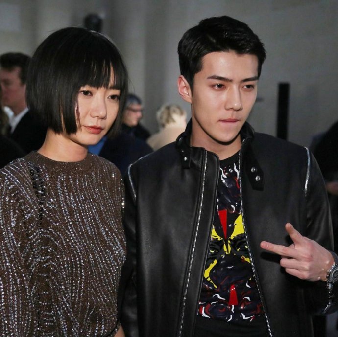 组图:吴世勋亮相巴黎时装周 简约look狙击女心