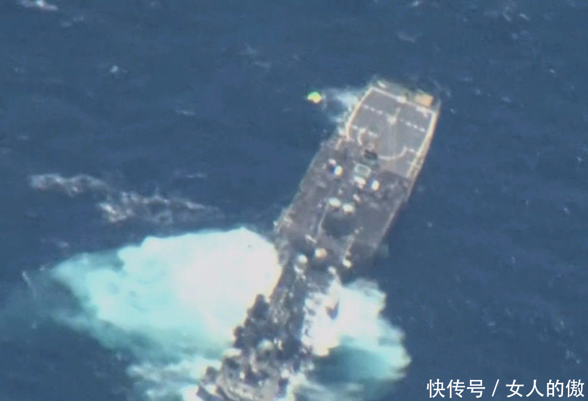 两艘美战舰被导弹击沉,中方军舰目睹一切,美军