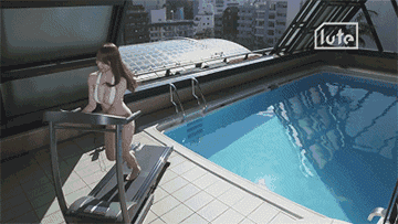 别再整理妹子的比基尼了 动图按摩的老师傅手