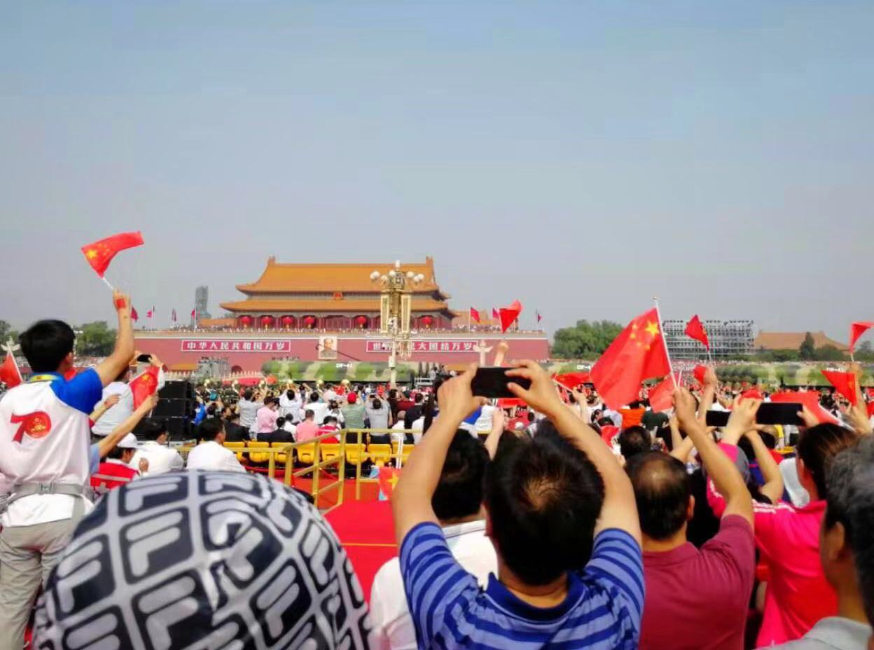 时政新闻眼丨这一天,天安门前的敬礼打动人心