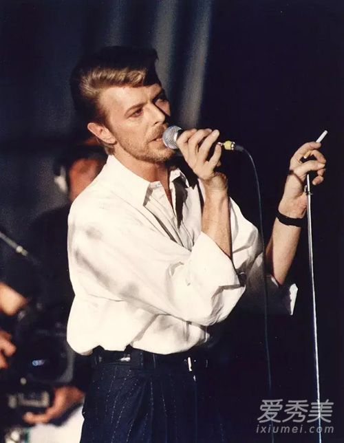 白衬衫怎么搭配男 男士白衬衫怎么搭配 白衬衫怎么搭配男 男士白衬衫怎么搭配