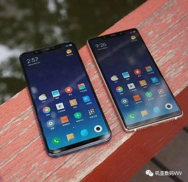 拿2699元的小米8跟8388元的iphone x对比,小米确实很良心!