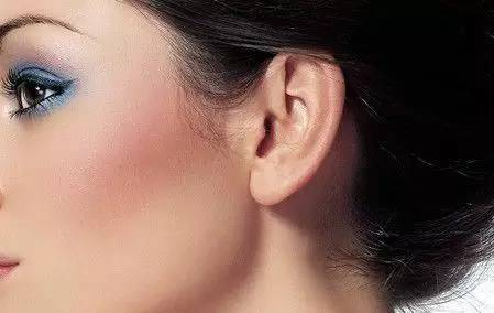 一秒判断!【耳垂形状】看一生的命运起伏 一秒判断!【耳垂形状】看一生的命运起伏