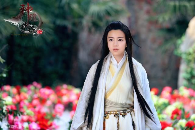 网友调侃高仿包邮版小龙女被李若彤批评 她的