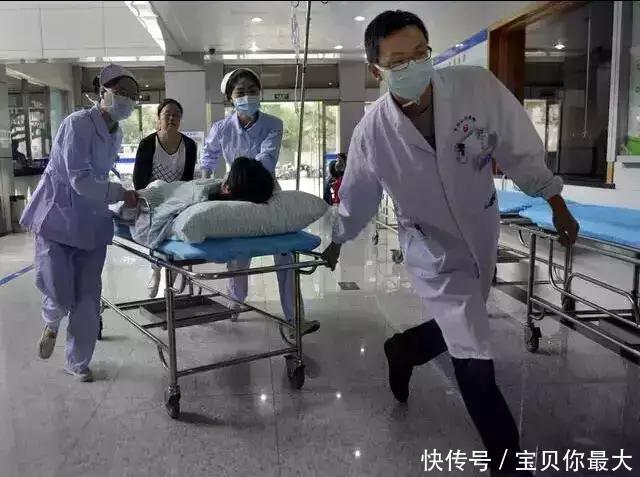 新生儿吃完母乳不久离世,得知原因,丈夫怒骂妻