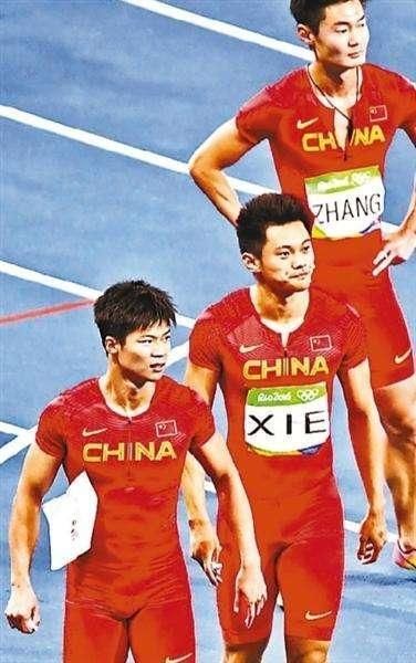 直播中追责许周政影响接力成绩后,惹苏炳添不