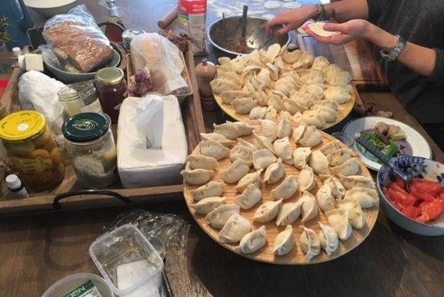 刘烨太牛了,带法国岳父过中国春节,这画面真和