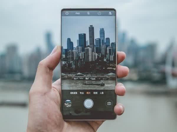 努比亚Z18上手曝光,Z17S成交价59元,乞丐都服