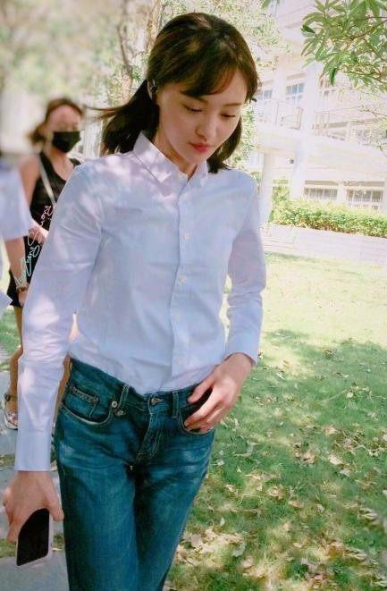 网友偶遇郑爽晒照片 粉丝都一脸懵 这个男孩子是郑爽吗
