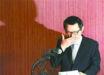 据韩联社7月26日报道,首尔地方警察厅表示,韩国青瓦台首席民政秘书禹柄宇的儿子禹相京在服役期间使用特权,服役一年内外宿50天。此事件一经曝光,立刻引起了韩国舆论的广泛关注。