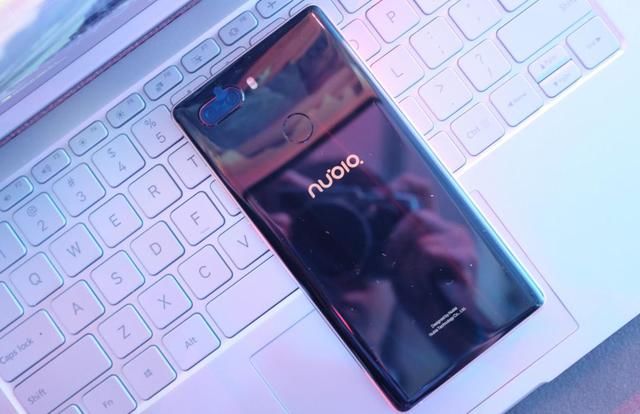 努比亚Z19太惊艳:全面屏+无边框,颜值赛过iPh
