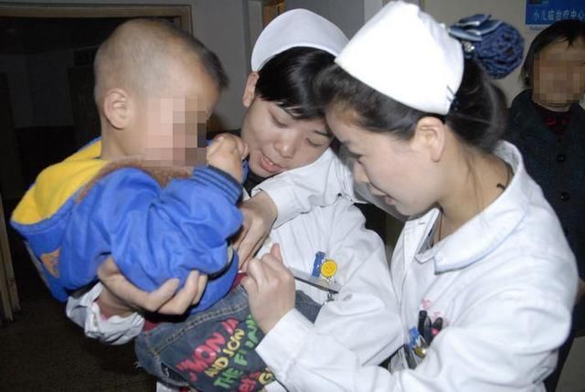 2岁宝宝蛋蛋被切除,造成终身不能生育,只因奶