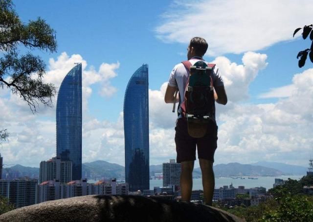 外国人来中国游玩,网友:他们不是来旅游的,而是