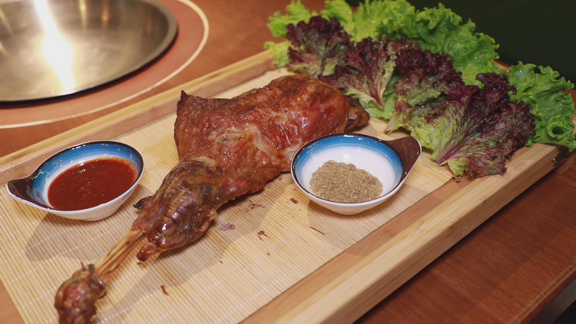 《美食地图》探秘良匠羊庄 实惠的烤羊腿