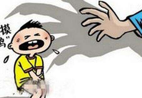 幼儿园教师让男生脱女生裤子?