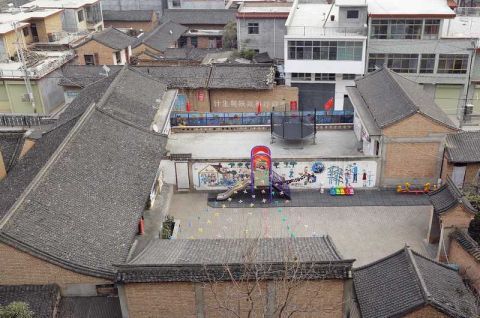 潘石屹帮老家卖苹果祖坟被扒?老乡:祖坟明明都在