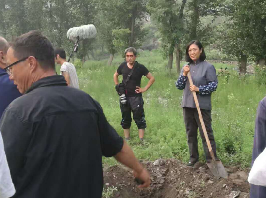 《绽放吧,百合》北京杀青 金顺子变身知青守护人 《绽放吧,百合》北京杀青 金顺子变身知青守护人