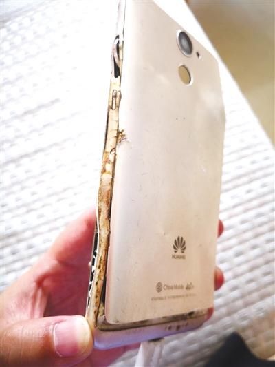 华为手机充电时爆炸,官方售后请用户自己检测