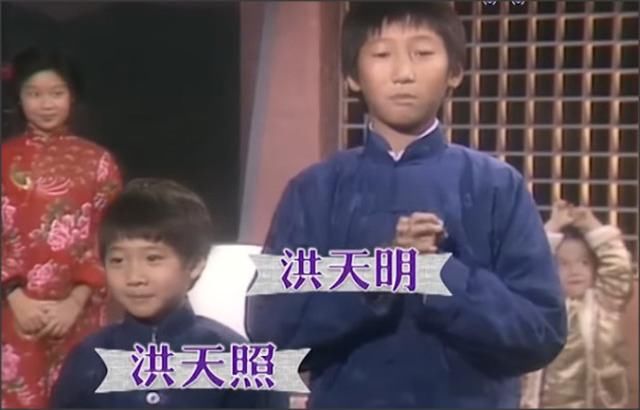 5岁谢霆锋出席贺年节目,比他俩儿子都要萌,成