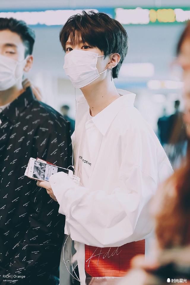 蔡徐坤朱正廷范丞丞手机壁纸曝光,竟都是自己