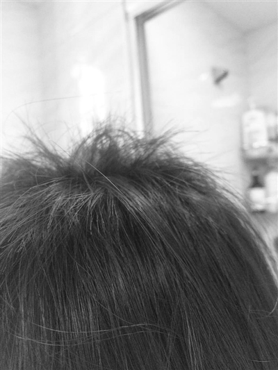 女子头顶头发被剪只剩一二厘米 发型被剪坏能否索赔