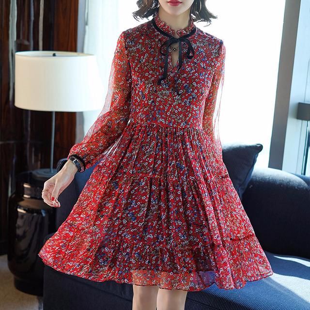 四五十岁女人,穿上这样的连衣裙,减龄洋气,一点