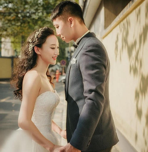 国足没让球迷满意,但国足太太团的身材没让人