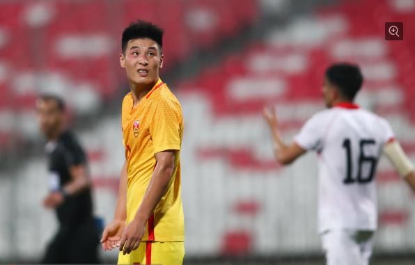 国足再平弱旅,热身赛一平一负,球迷愤怒一球员