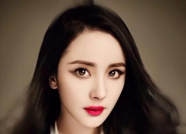 杨幂被人民日报点名批评!身陷诈捐门却意外