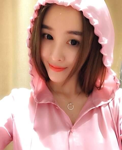 同为国家一级演员,陈宝国与老婆42年不离不弃,而他50岁已经三婚