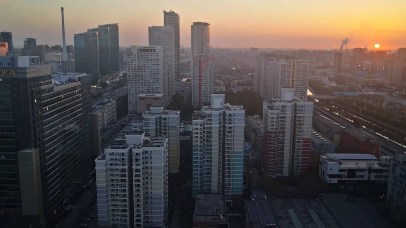 周末晴暖在线 香山赏红叶这条路要注意