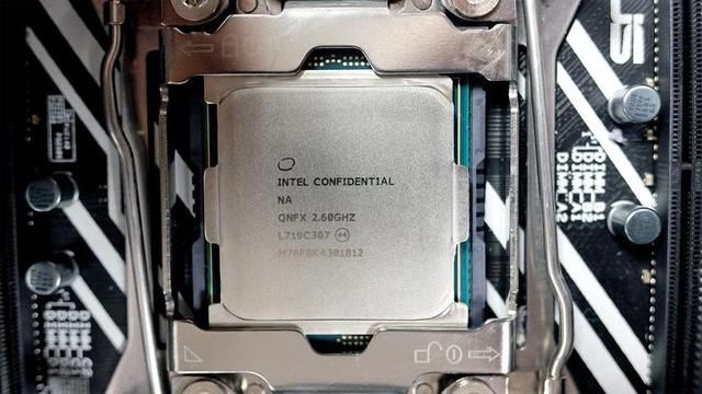 英特尔第九代处理器来了,正面对抗AMD