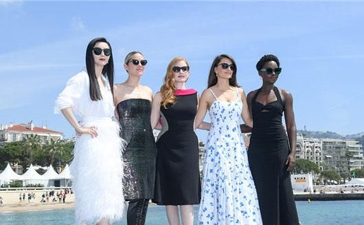 范冰冰与奥斯卡影后合影,艳压群芳,外国人都服